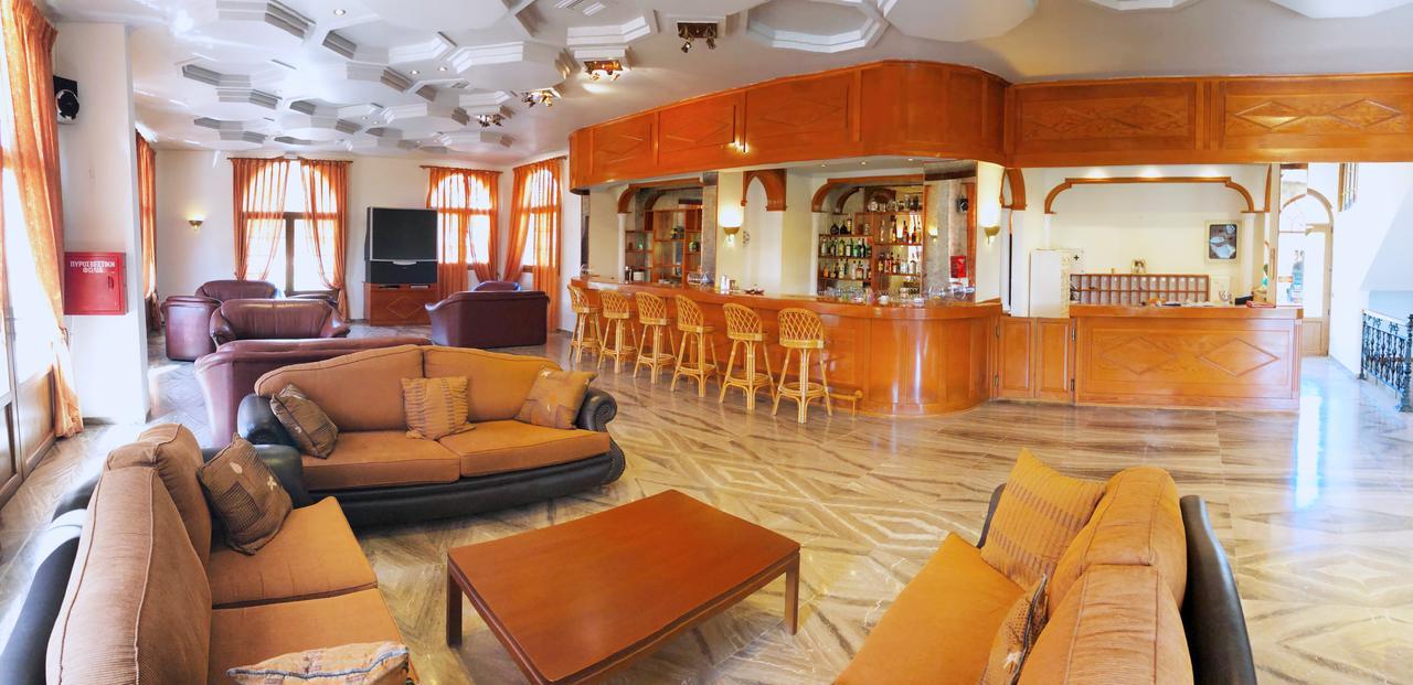 Regina Hotel Vasilátika Eksteriør bilde